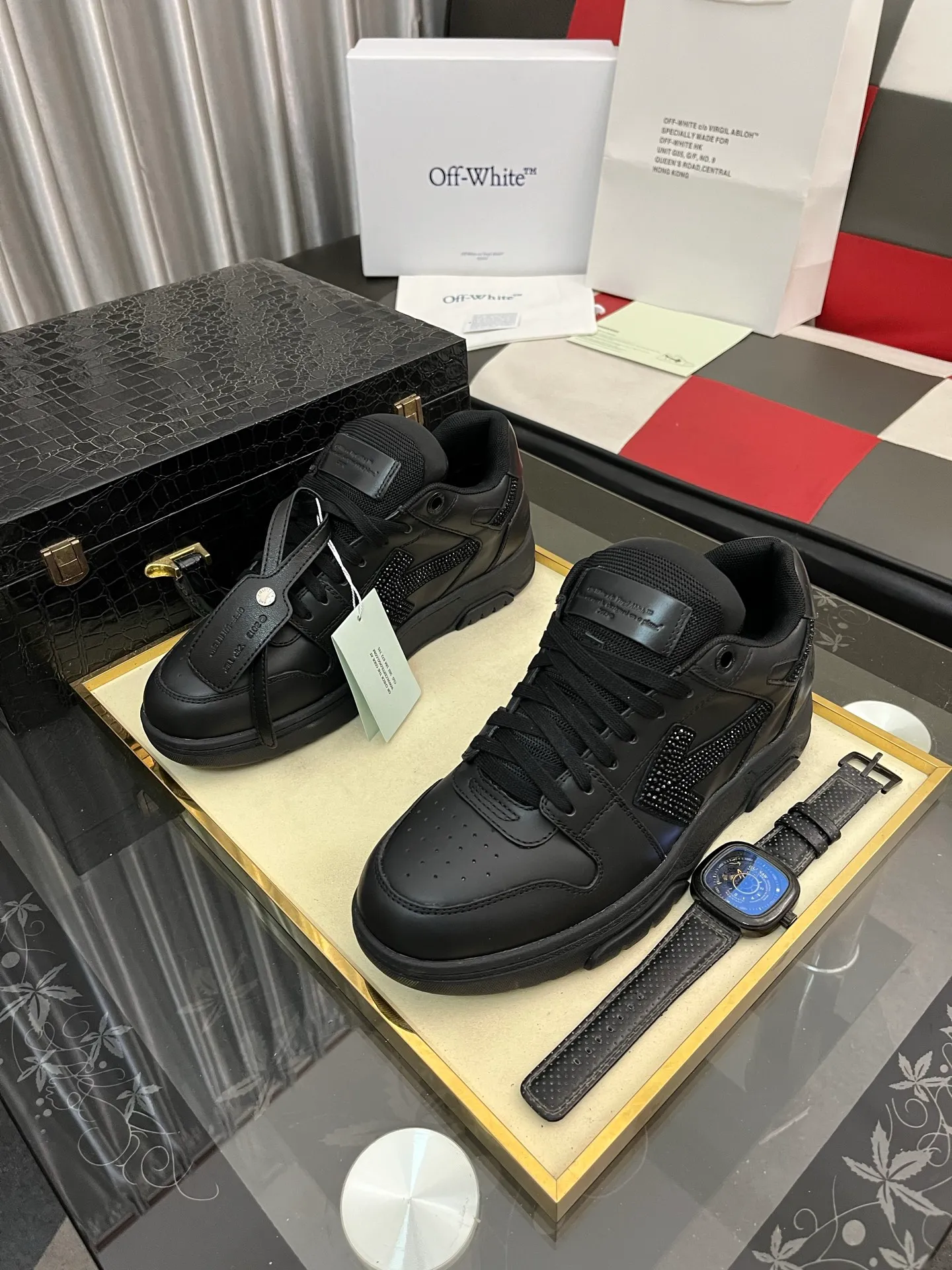 Men's shoes 💰660⌚️⌚️ OFF-White C/O VirGil Abloh fashionable and versatile casual shoes. Exclusive first release of the new model. Made of environmentally friendly cowhide leather and mesh fabric upper material. The insole is embedded with foam cushioning EVA material. The correct midsole is equipped with EVA lightweight cushioning. External tooth nail rubber outsole. The correct accessories are customized simultaneously. Women's model: 35-40 Men's model: 39-45